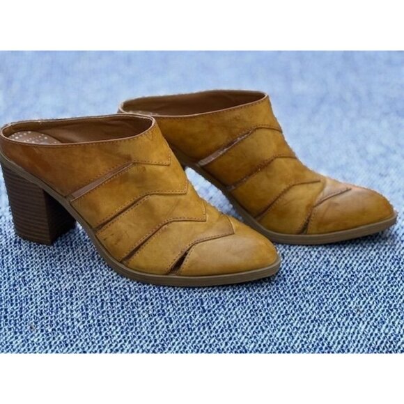 Dolce Vita Womens Mustard Yellow Distressed Mule Heels With 3" Block Heel - Picture 2 of 9